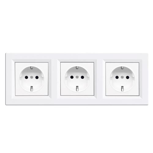 Nova III földelt dugalj  fehér kerettel